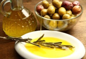 fresh-olive-oil_95419-1538-300x206 10 Health-Proven Benefits of Graze Olive Oil